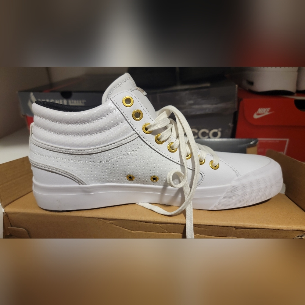 DC shoes white and gold bnib